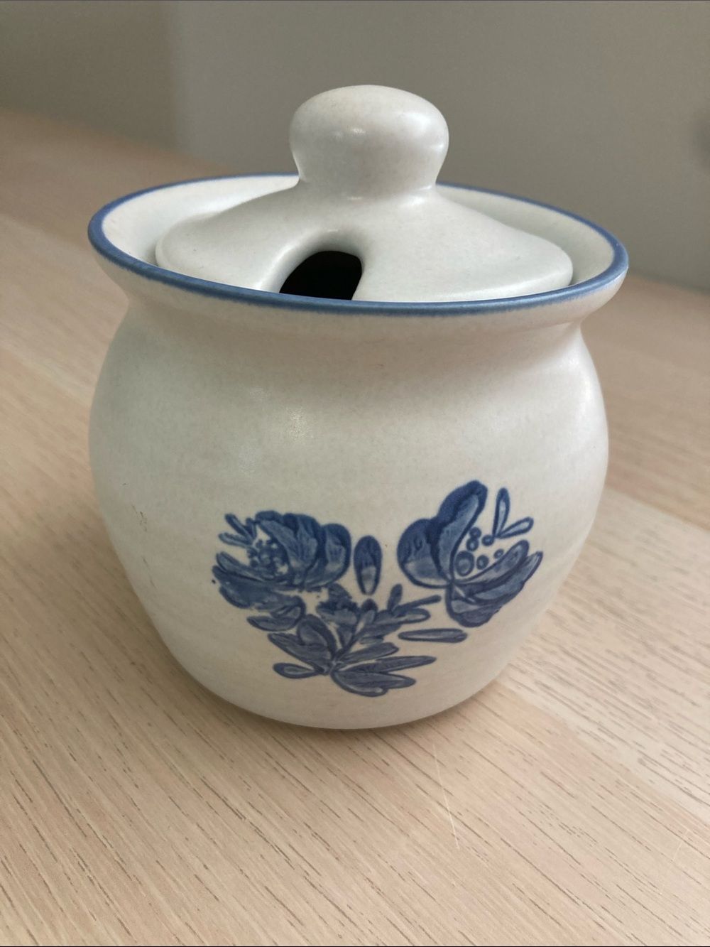 Pfaltzgraff Yorktowne stoneware Cream Ceramic Sugar Jar w/ lid Blue Floral